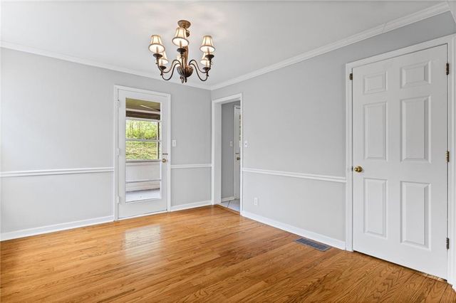 7633 Tomahawk Road, Prairie Village, KS 66208