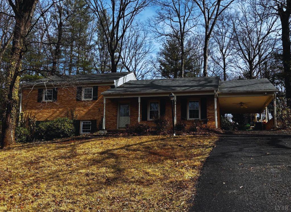 212 Chesterfield Road, Lynchburg, VA 24502