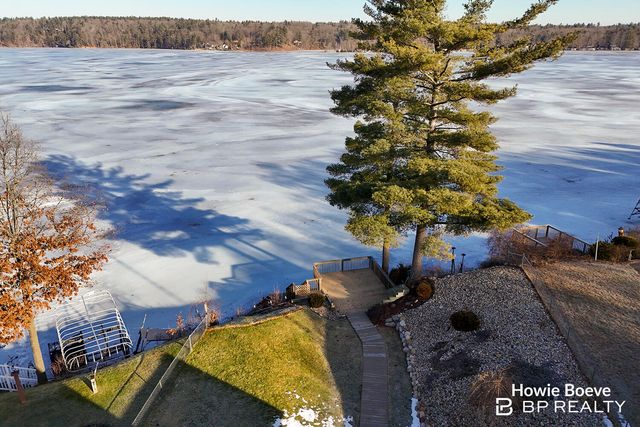 6175 Lake Shore Drive, Newaygo, MI 49337