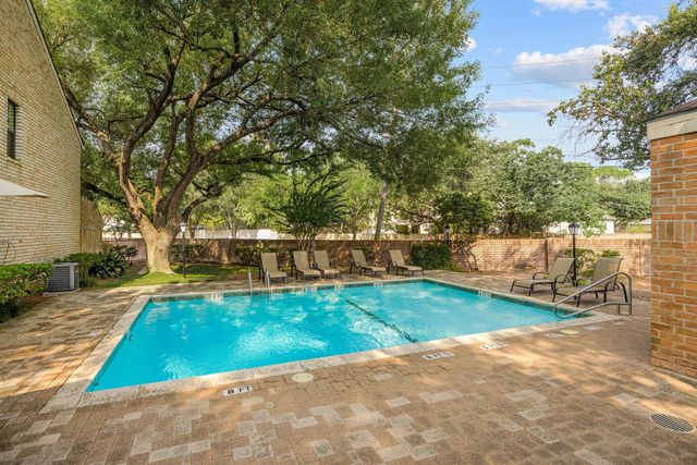 604 Augusta Drive 604, Houston, TX 77057