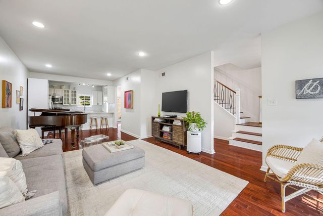 604 Augusta Drive 604, Houston, TX 77057