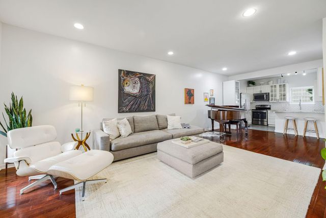 604 Augusta Drive 604, Houston, TX 77057