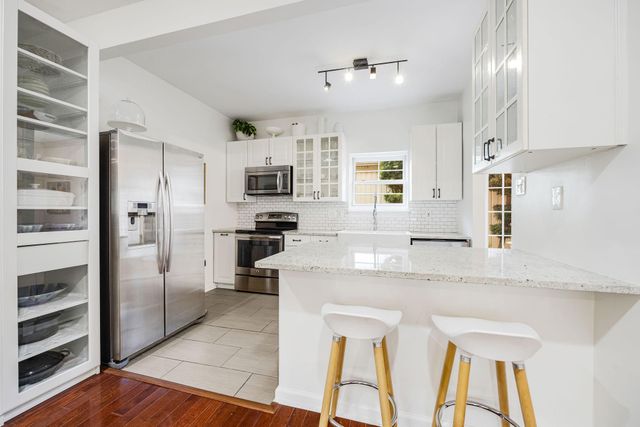 604 Augusta Drive 604, Houston, TX 77057