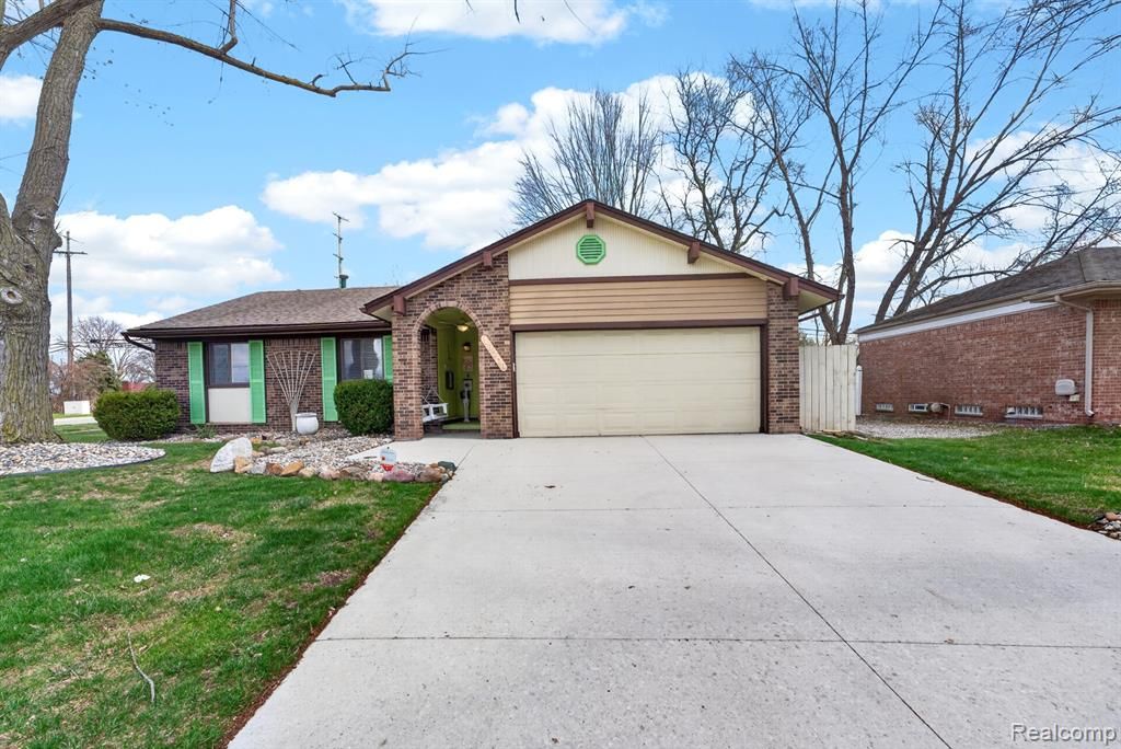 18209 Winwood Avenue, Brownstown, MI 48193