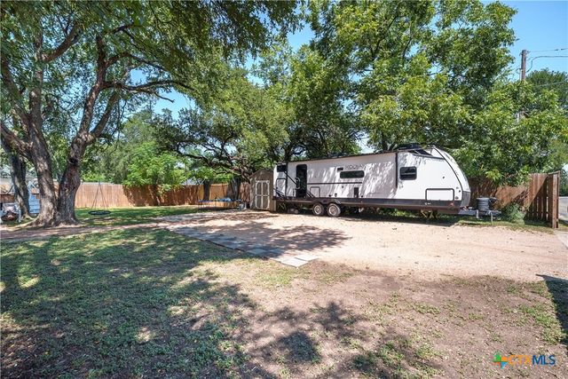 524 E 13th Avenue, Belton, TX 76513