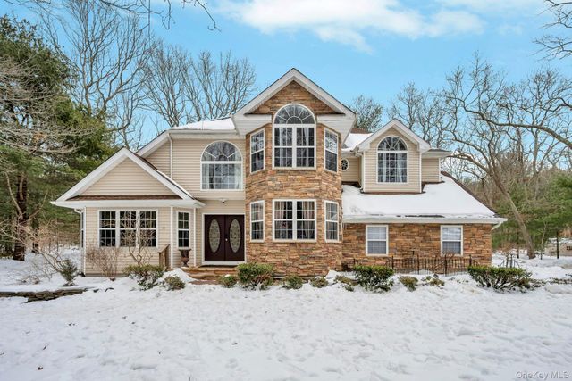 18 Darcy Avenue, Manorville, NY 11949