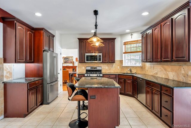 18 Darcy Avenue, Manorville, NY 11949