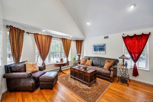 18 Darcy Avenue, Manorville, NY 11949