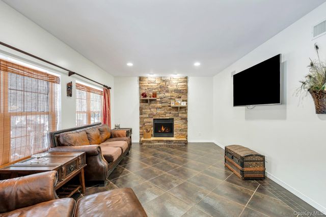 18 Darcy Avenue, Manorville, NY 11949