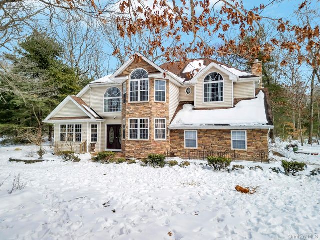 18 Darcy Avenue, Manorville, NY 11949