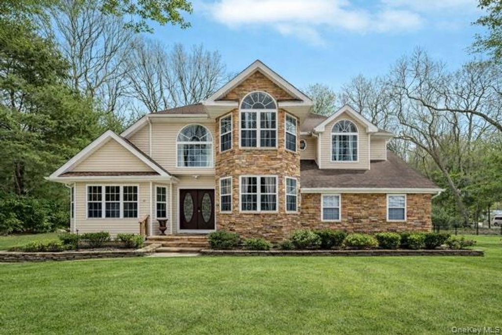 18 Darcy Avenue, Manorville, NY 11949