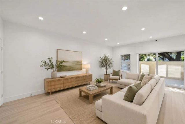 484 S Euclid 101, Pasadena, CA 91101