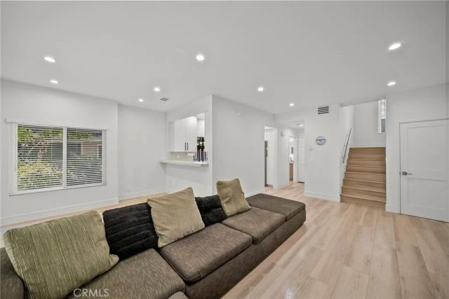 484 S Euclid 101, Pasadena, CA 91101