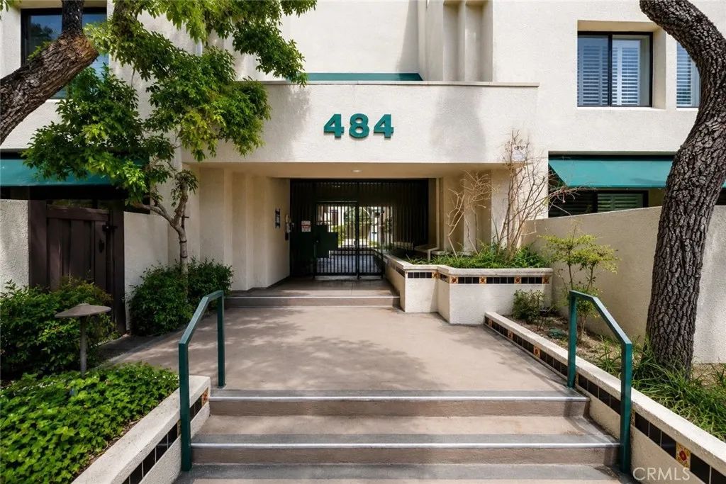 484 S Euclid 101, Pasadena, CA 91101