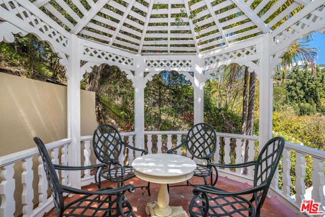 941 N Norman Place, Los Angeles, CA 90049