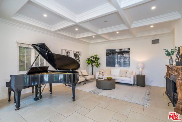 941 N Norman Place, Los Angeles, CA 90049