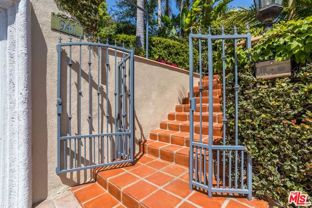 941 N Norman Place, Los Angeles, CA 90049