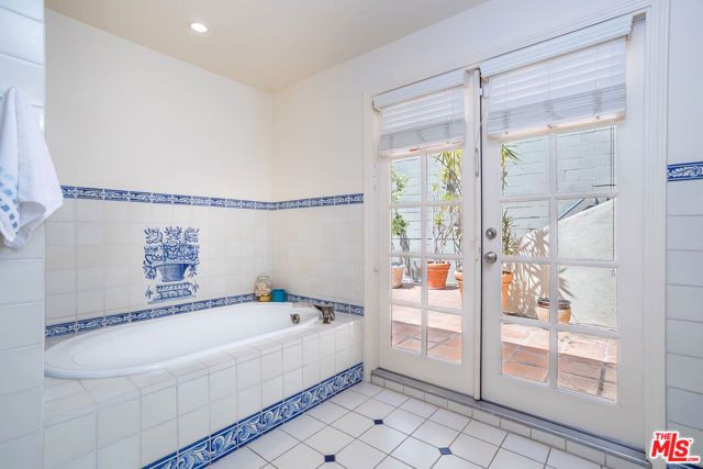 941 N Norman Place, Los Angeles, CA 90049