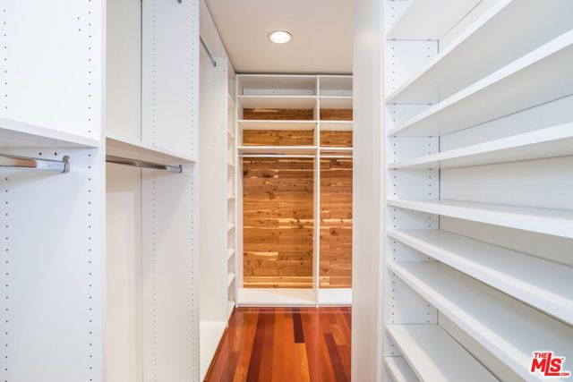 941 N Norman Place, Los Angeles, CA 90049