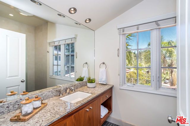 941 N Norman Place, Los Angeles, CA 90049