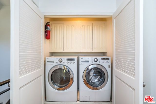 941 N Norman Place, Los Angeles, CA 90049