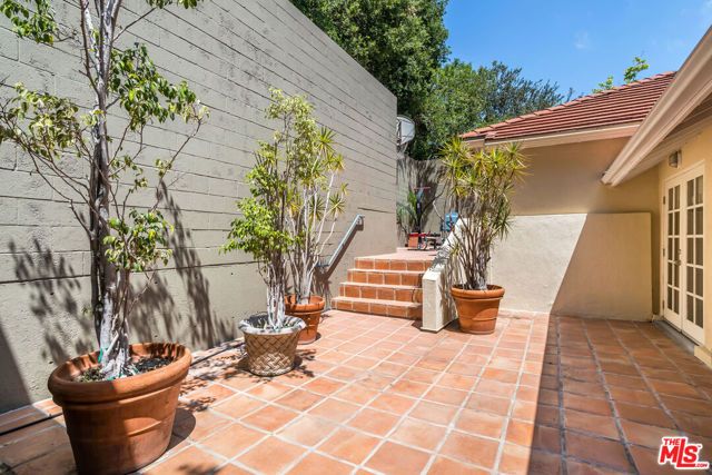 941 N Norman Place, Los Angeles, CA 90049
