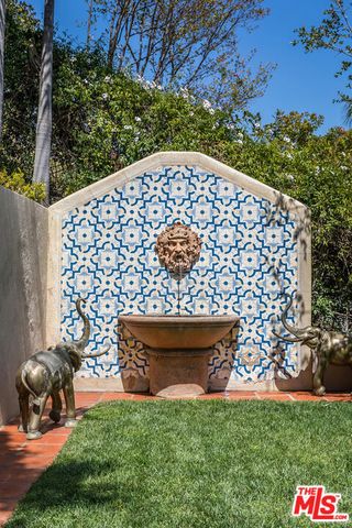 941 N Norman Place, Los Angeles, CA 90049