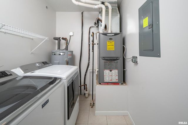 2956 HOLIDAY Court Bldg. 4, Unit 7, Bettendorf, IA 52722