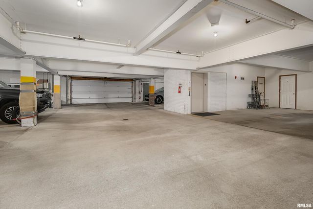 2956 HOLIDAY Court Bldg. 4, Unit 7, Bettendorf, IA 52722