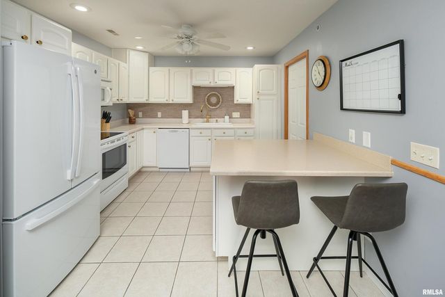 2956 HOLIDAY Court Bldg. 4, Unit 7, Bettendorf, IA 52722