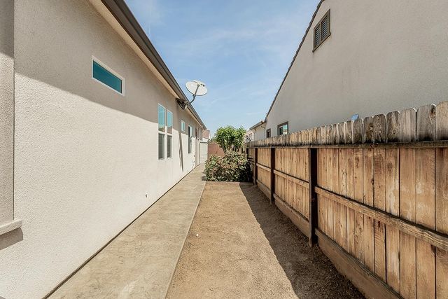 3160 Salem Avenue, Clovis, CA 93619
