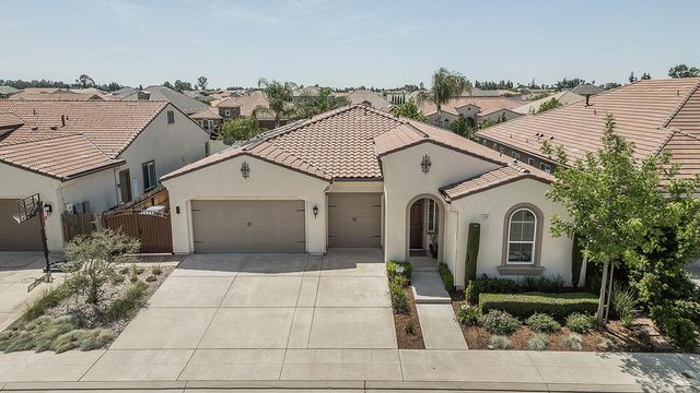 3160 Salem Avenue, Clovis, CA 93619