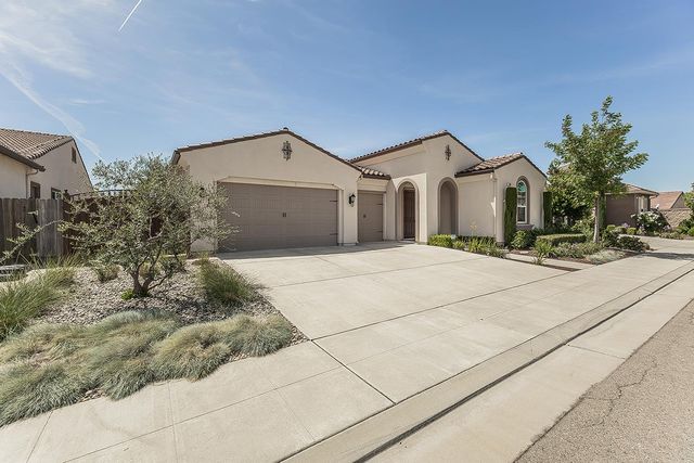 3160 Salem Avenue, Clovis, CA 93619