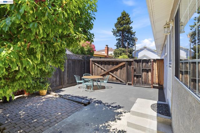1318 Hudson St, Redwood City, CA 94061