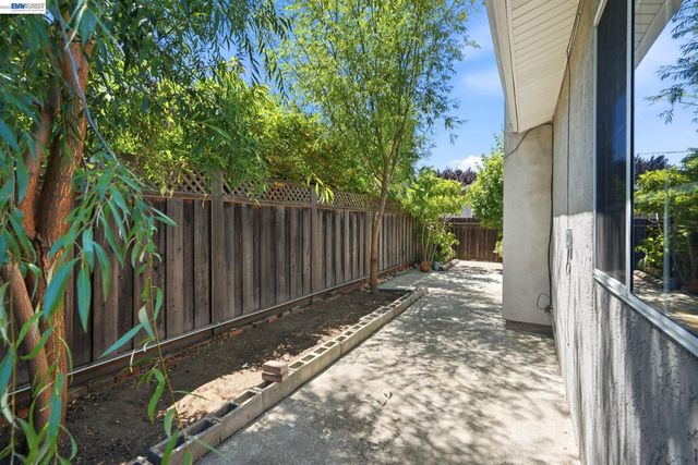 1318 Hudson St, Redwood City, CA 94061