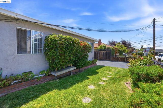 1318 Hudson St, Redwood City, CA 94061