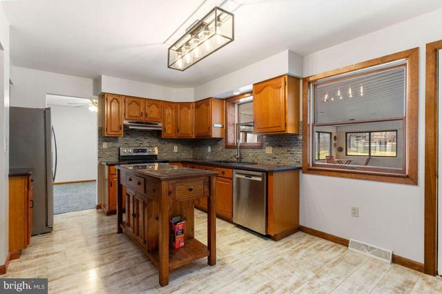 857 HANCOCK DR, Gettysburg, PA 17325