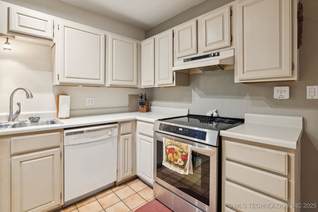 2204 S Oswego Place, Tulsa, OK 74114