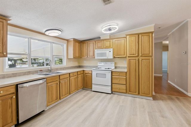 575 LINDSEY DRIVE, Lakeland, FL 33809