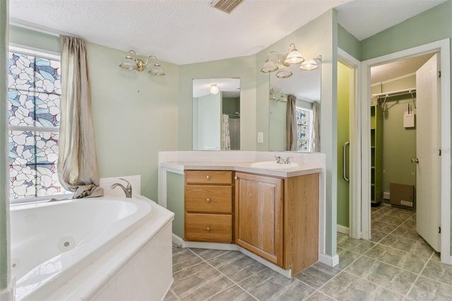 575 LINDSEY DRIVE, Lakeland, FL 33809