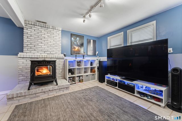 14 Valley Road, Danbury, CT 06811