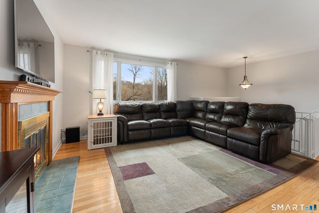 14 Valley Road, Danbury, CT 06811