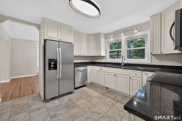 11 Glover Avenue, Old Lyme, CT 06371