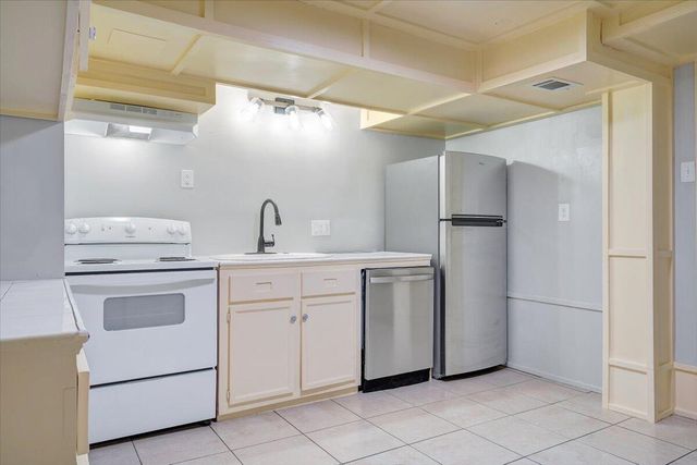 5001 Hildebrand RD, Roanoke, VA 24012