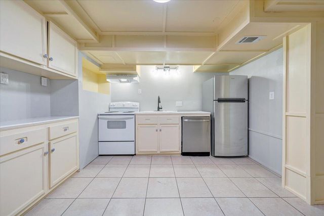 5001 Hildebrand RD, Roanoke, VA 24012