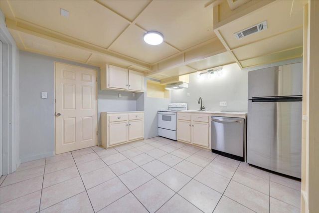 5001 Hildebrand RD, Roanoke, VA 24012