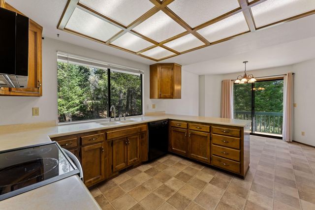 2276 Azalea Drive, Grants Pass, OR 97526