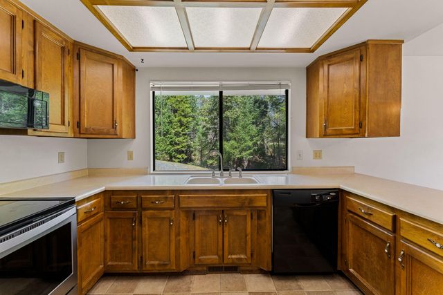 2276 Azalea Drive, Grants Pass, OR 97526