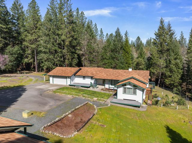 2276 Azalea Drive, Grants Pass, OR 97526