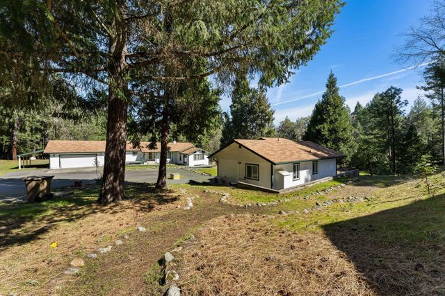 2276 Azalea Drive, Grants Pass, OR 97526